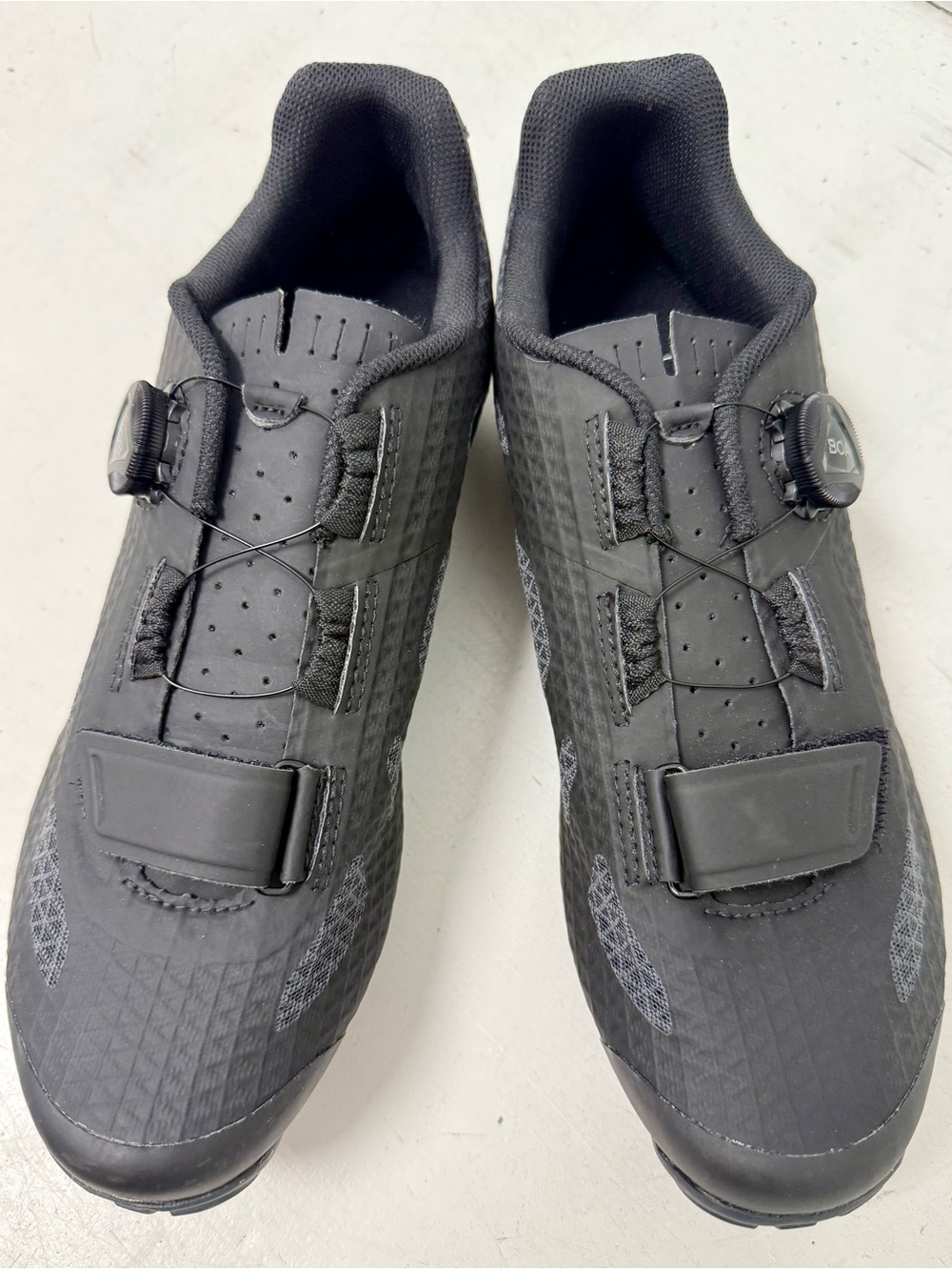 NWOT Giro Black Cycling Shoes EU 44 / Men’s 10.5 Women’s 12 w/ SPD Cleats